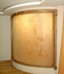 Перегородка из гнутого стекла с рисунком